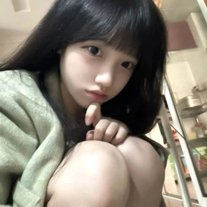 黑衣女孩
